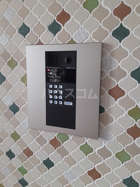 28/30 エントランス