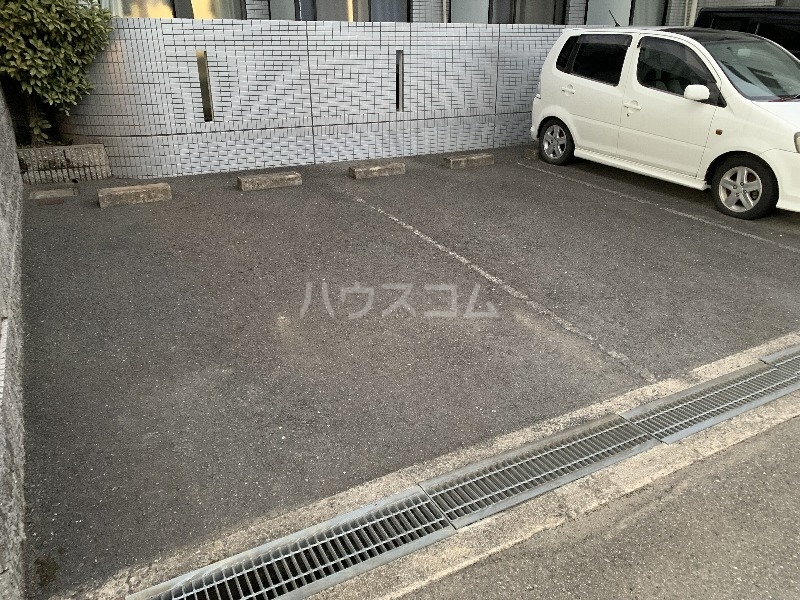 23/30 駐車場