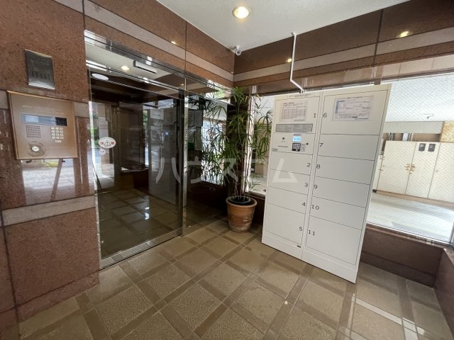 18/23 エントランス