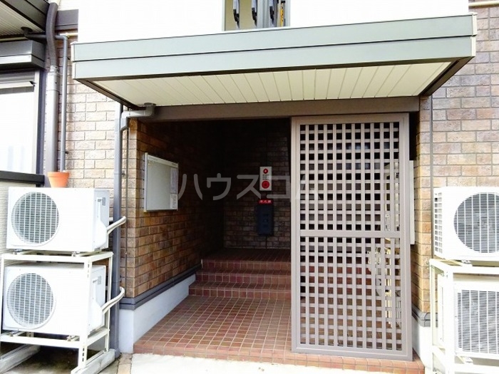 16/19 エントランス