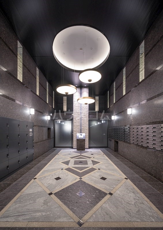 25/27 エントランス