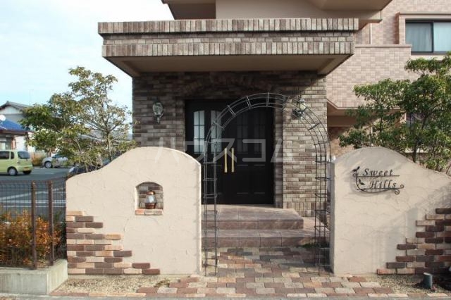 21/30 エントランス