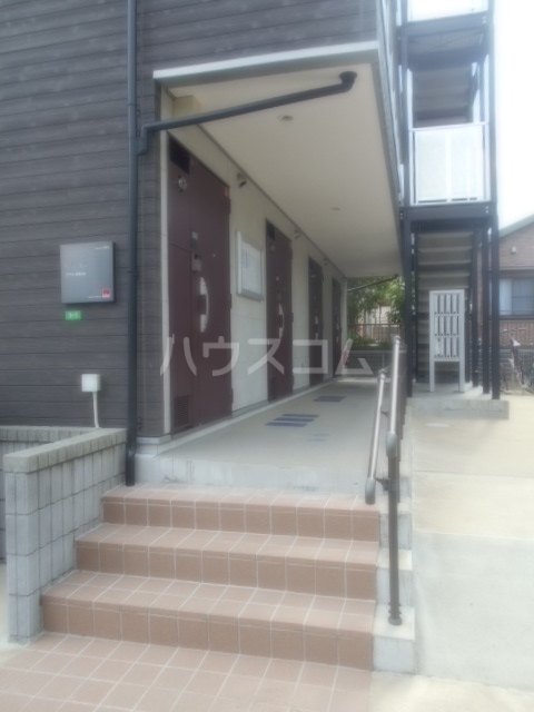 21/30 エントランス