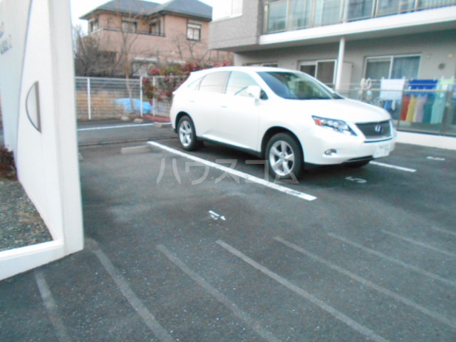 23/28 駐車場