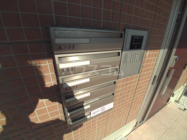 26/30 エントランス