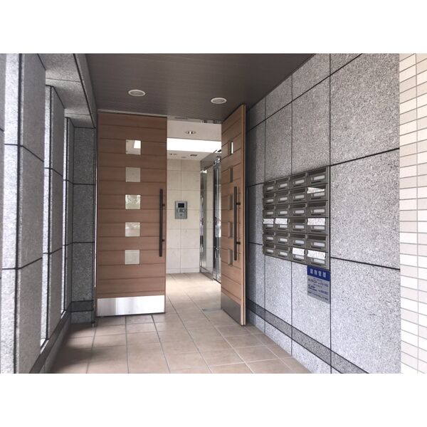 25/30 エントランス