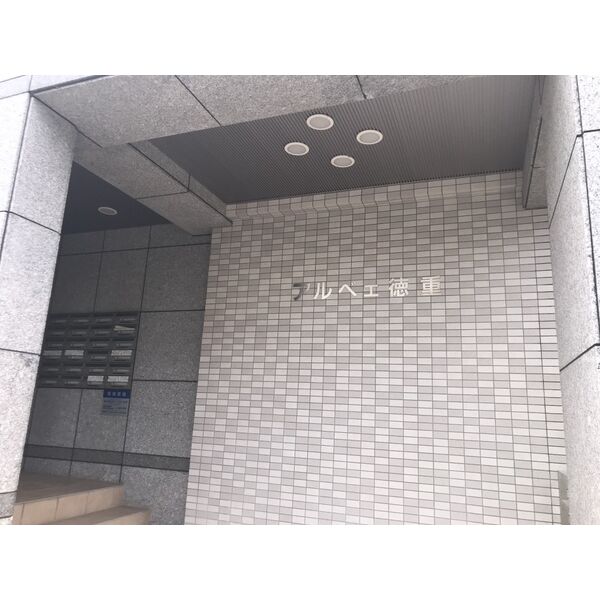 26/30 エントランス