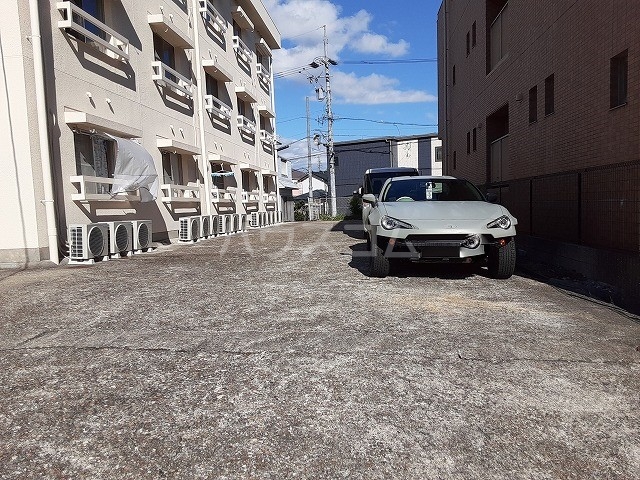23/30 駐車場