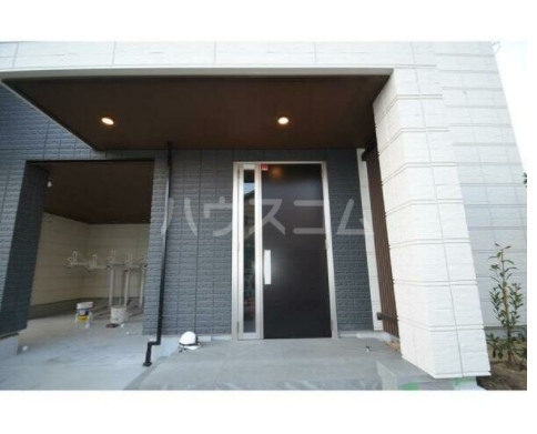 28/30 エントランス