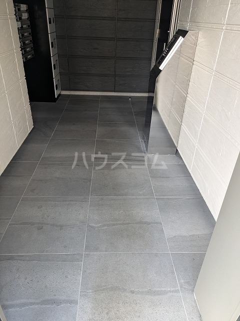 25/30 エントランス