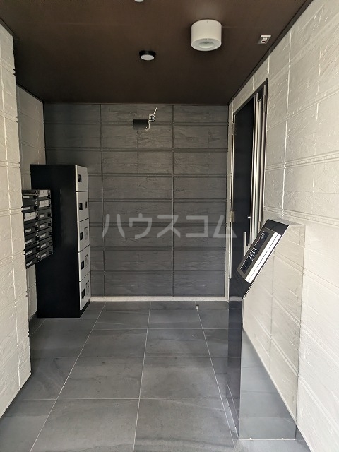 26/30 エントランス