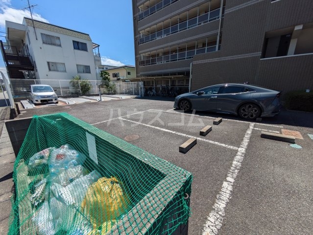 28/30 駐車場