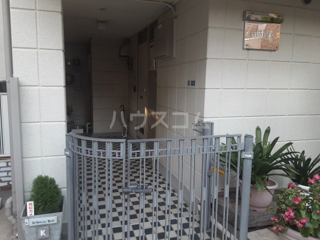 28/30 エントランス