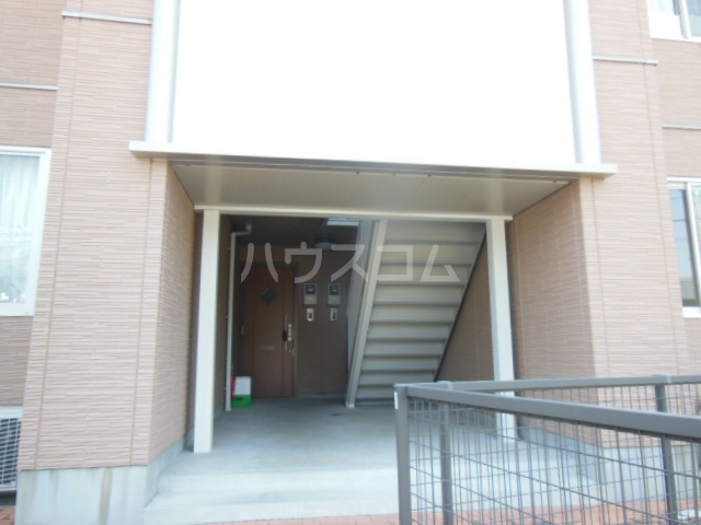 23/30 エントランス