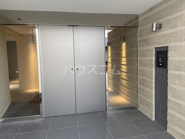 26/30 エントランス