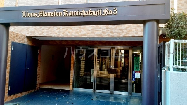 22/28 エントランス