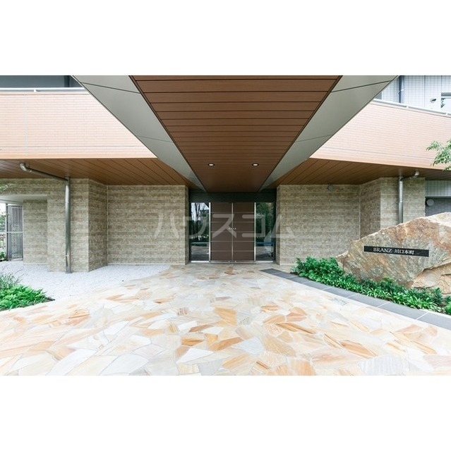 18/20 エントランス