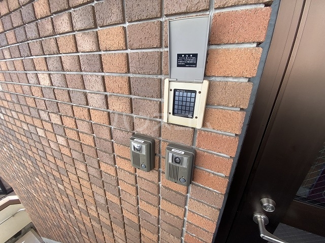 28/30 エントランス