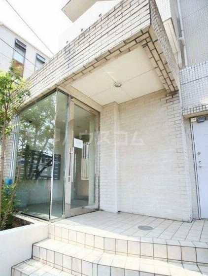 18/25 エントランス