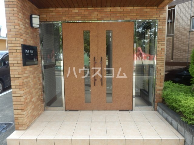 28/30 エントランス