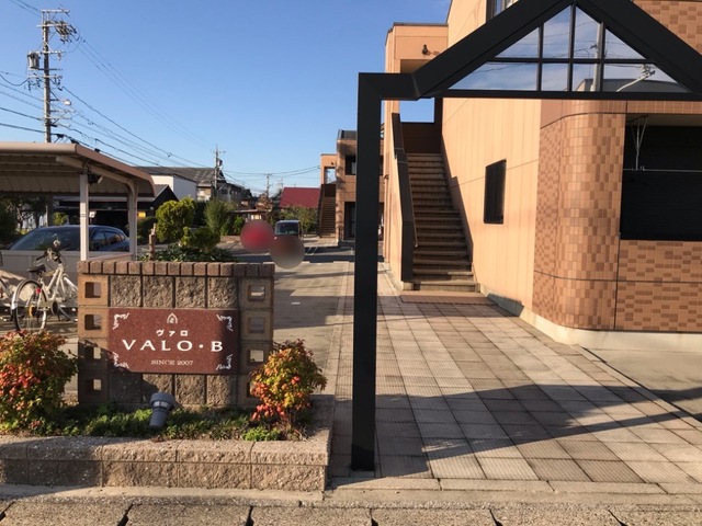 23/24 エントランス