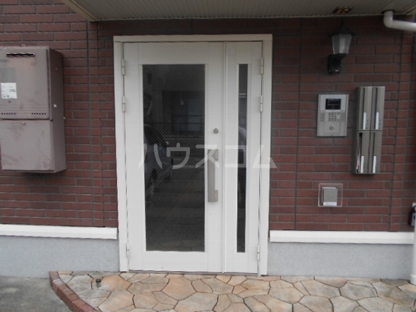 22/26 エントランス