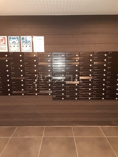 25/30 エントランス