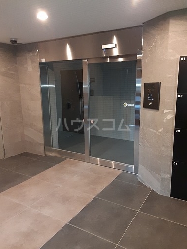 28/30 エントランス