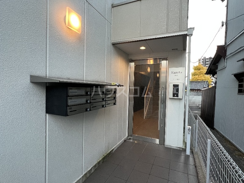 23/30 エントランス