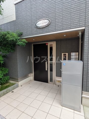 28/30 エントランス