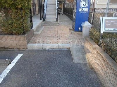 13/22 エントランス