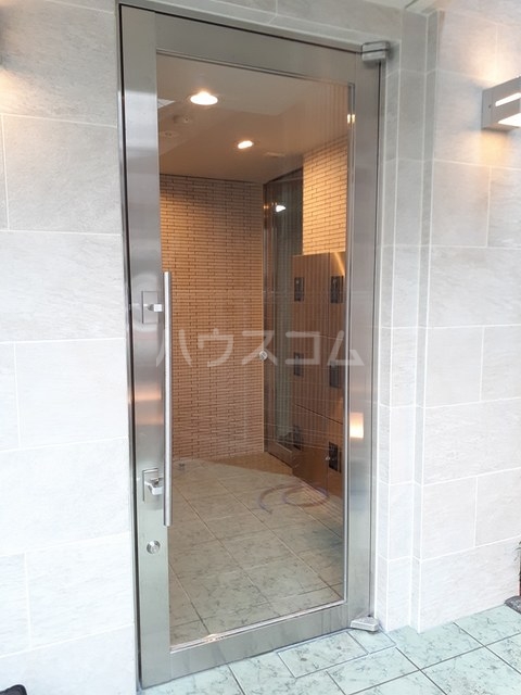 26/30 エントランス
