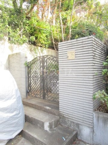 28/30 エントランス