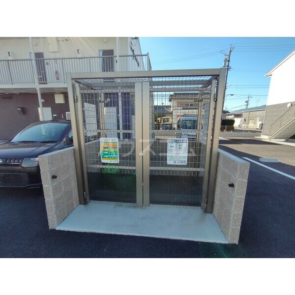 18/27 エントランス