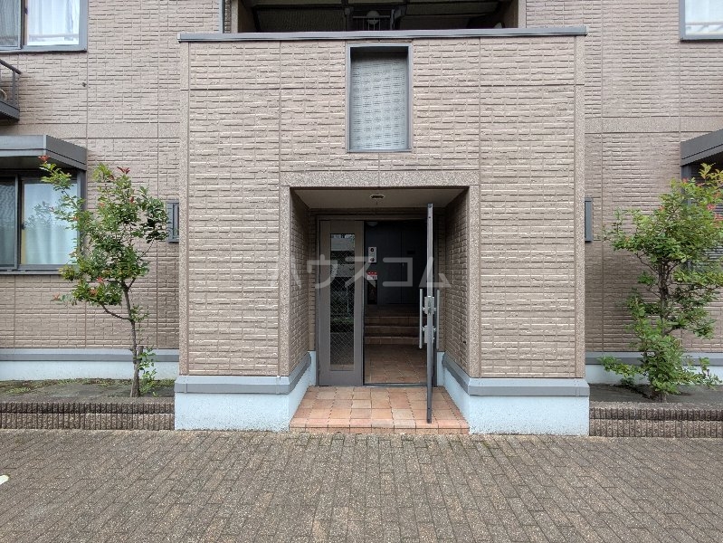 28/30 エントランス