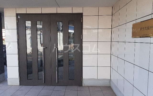 27/30 エントランス