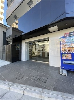 27/30 エントランス