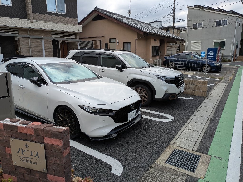 26/30 駐車場