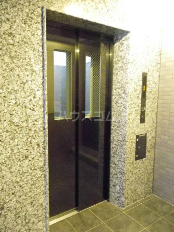 19/25 エントランス