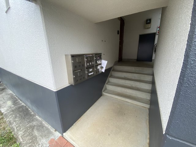 21/30 エントランス