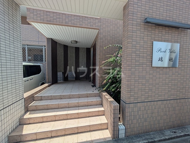 24/30 エントランス