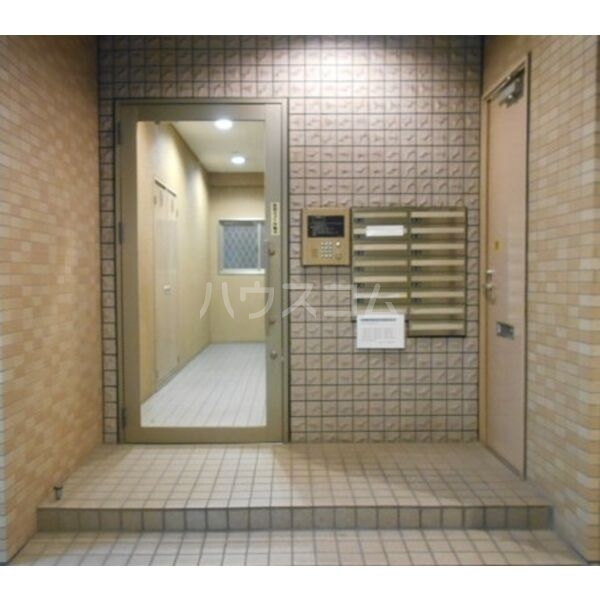 13/16 エントランス