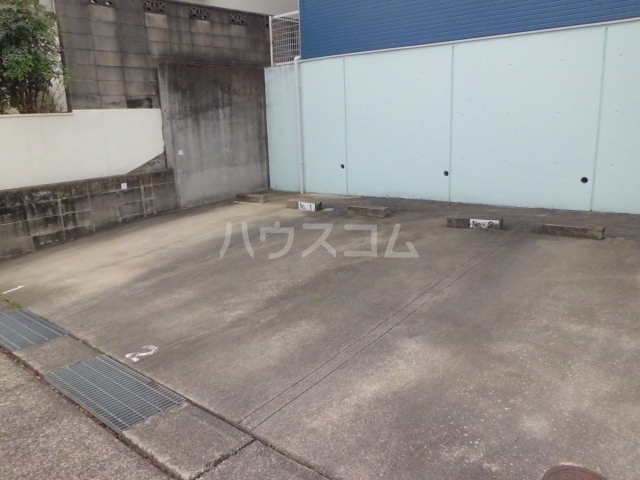 22/26 駐車場