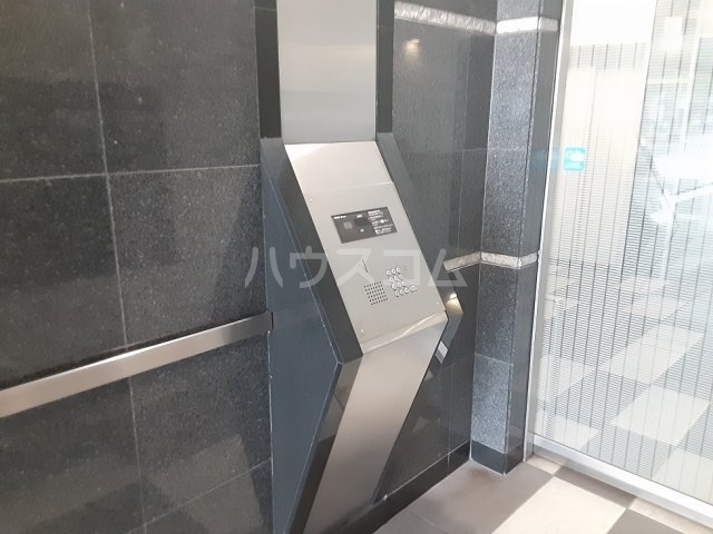 24/30 エントランス