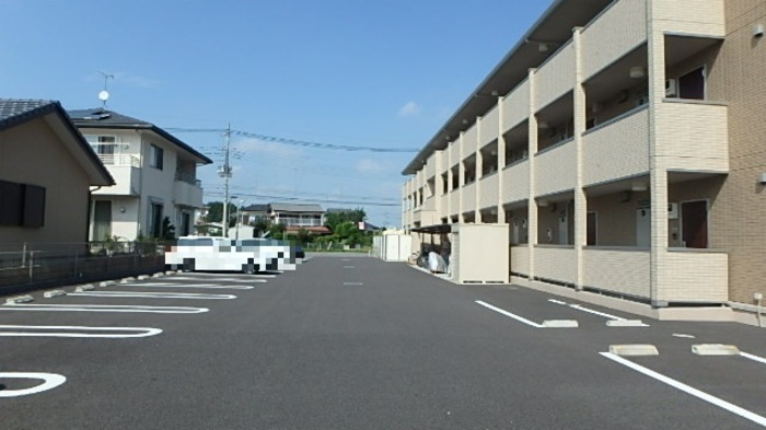 18/27 駐車場