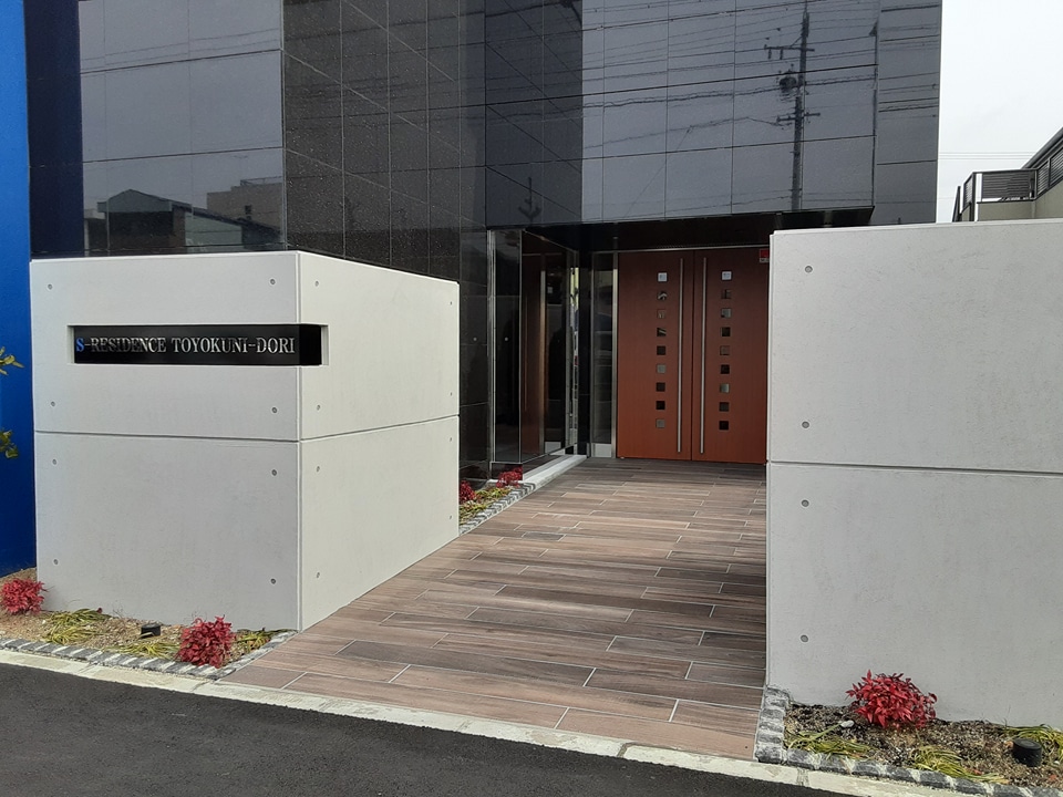 25/30 エントランス