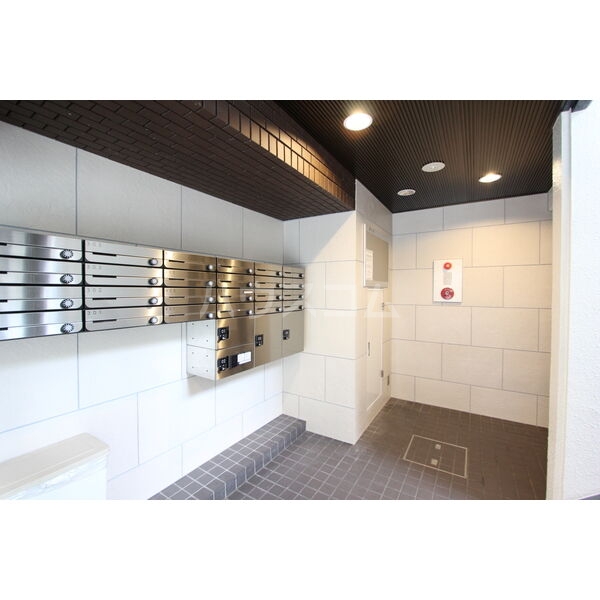 17/25 エントランス