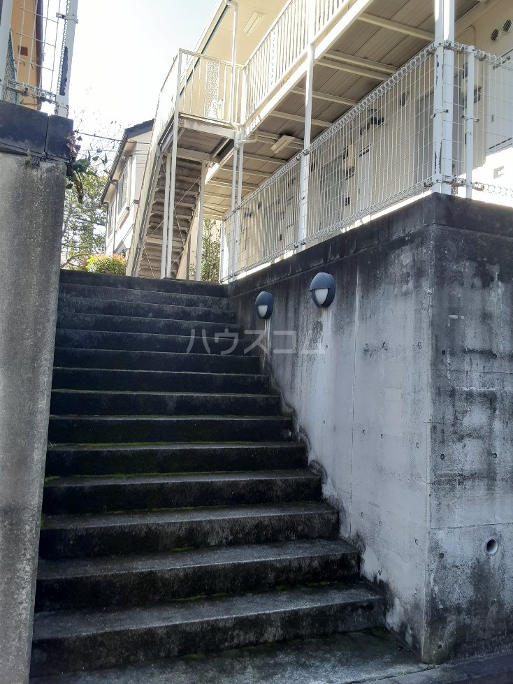 27/30 エントランス