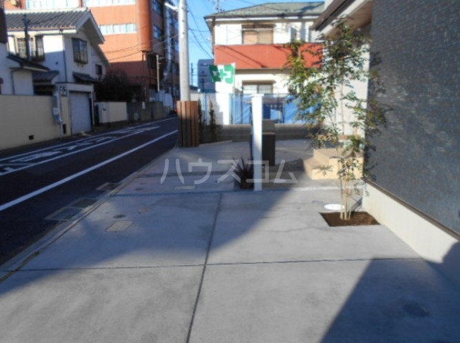23/26 駐車場
