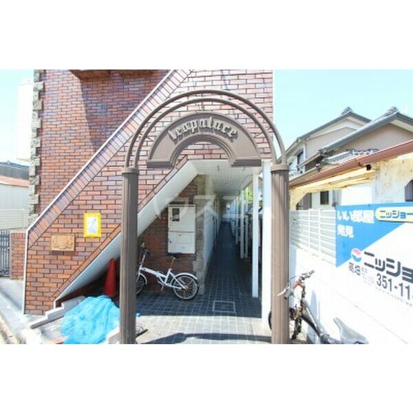 15/23 エントランス
